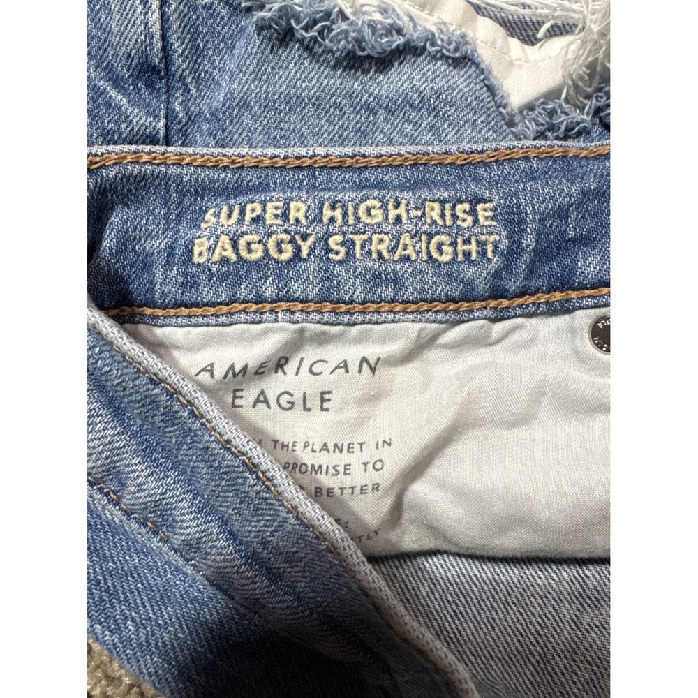 American Eagle High Waisted Baggy Distressed Light Wash Jeans Women Size 6 - Picture 4 of 9